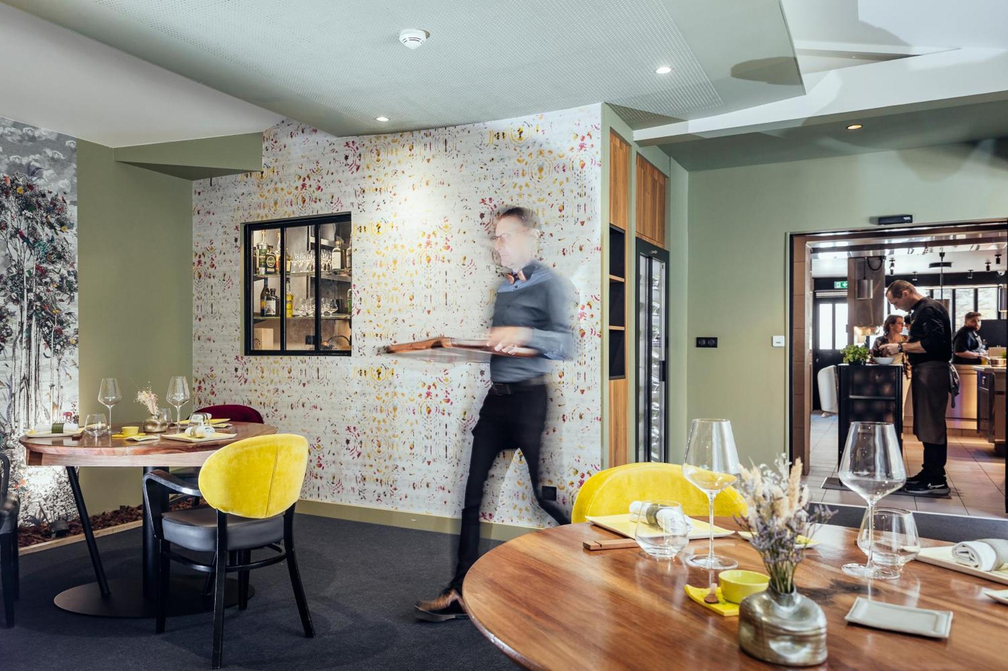 Le Carre D'Alethius Logis Hotel Restaurant Charmes-sur-Rhone Exterior foto