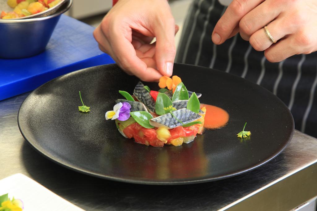 Le Carre D'Alethius Logis Hotel Restaurant Charmes-sur-Rhone Exterior foto