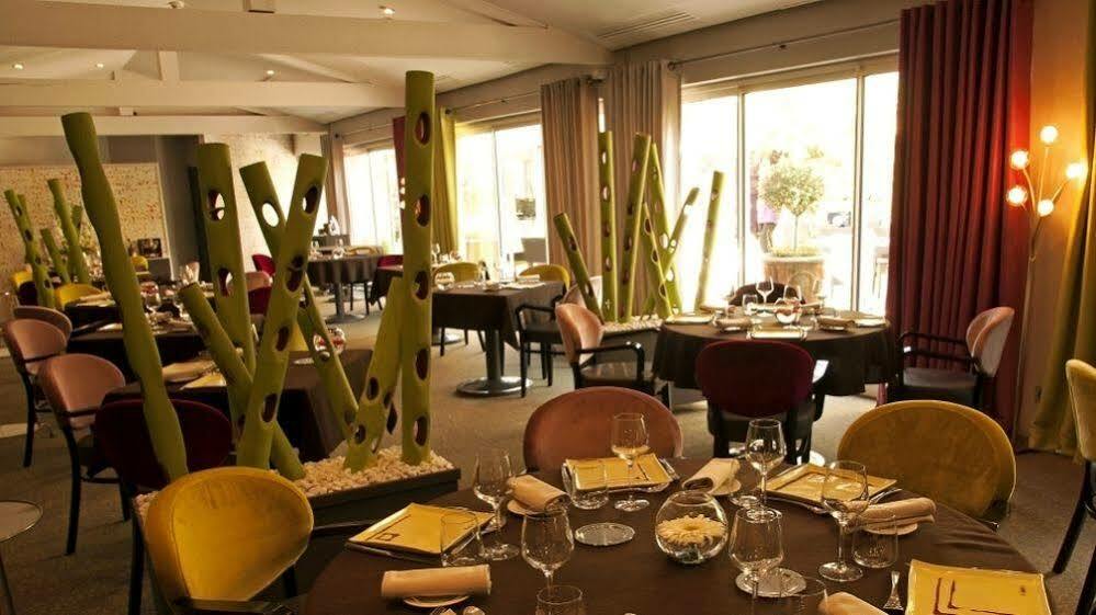Le Carre D'Alethius Logis Hotel Restaurant Charmes-sur-Rhone Exterior foto